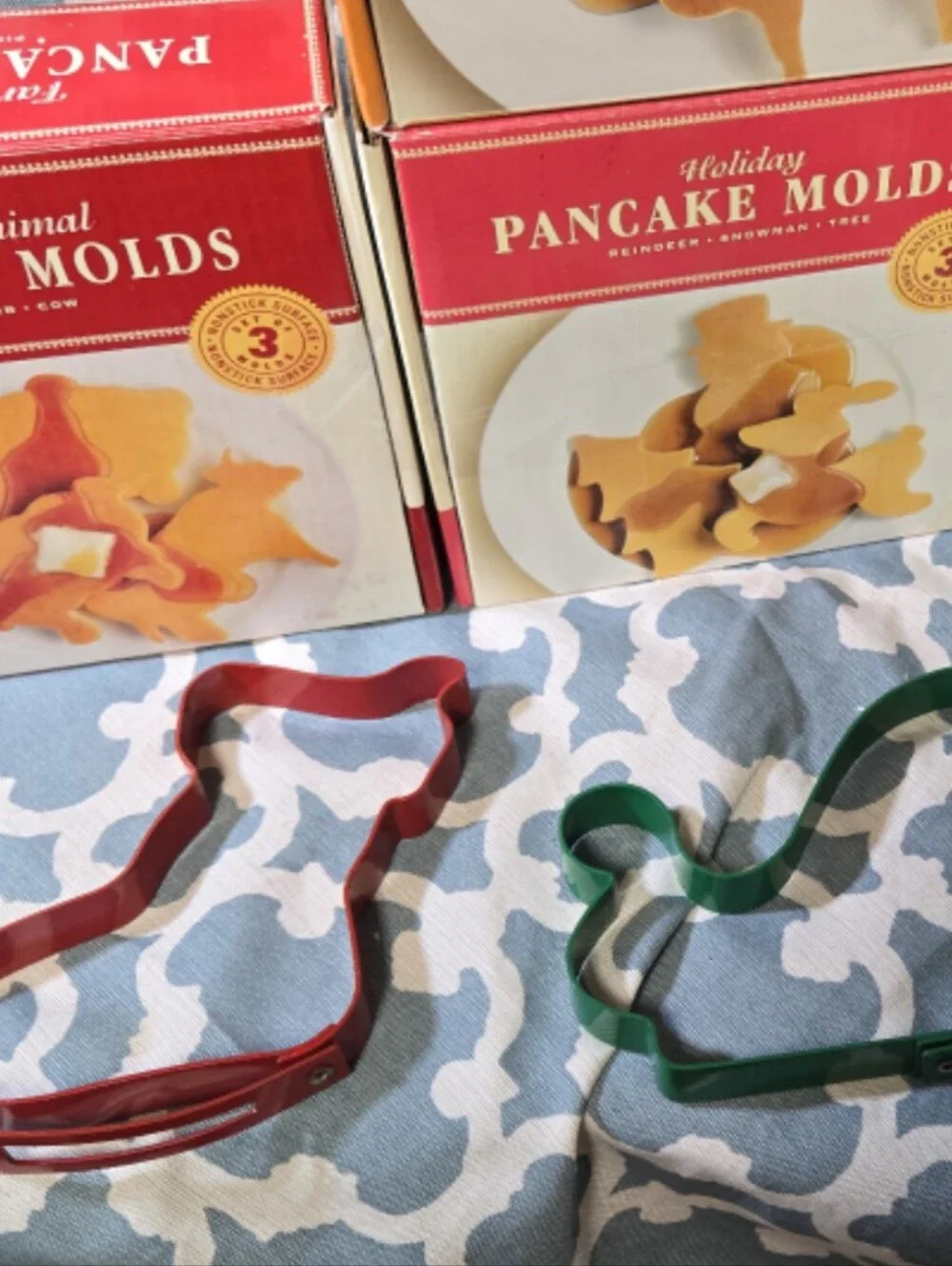 NEW  unused set of 4 William Sonoma pancake molds farm animal, holiday, Hallowee